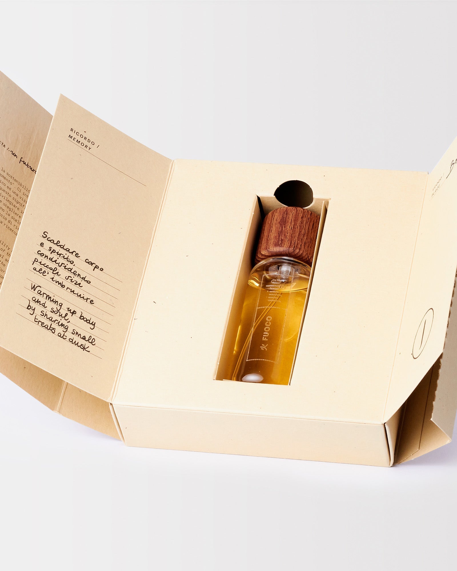 dettaglio scatola aperta profumo jijide fuoco