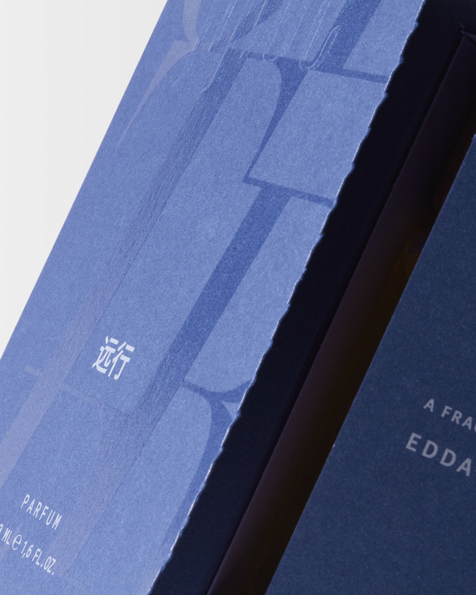 dettaglio packaging profumo jijide oltre