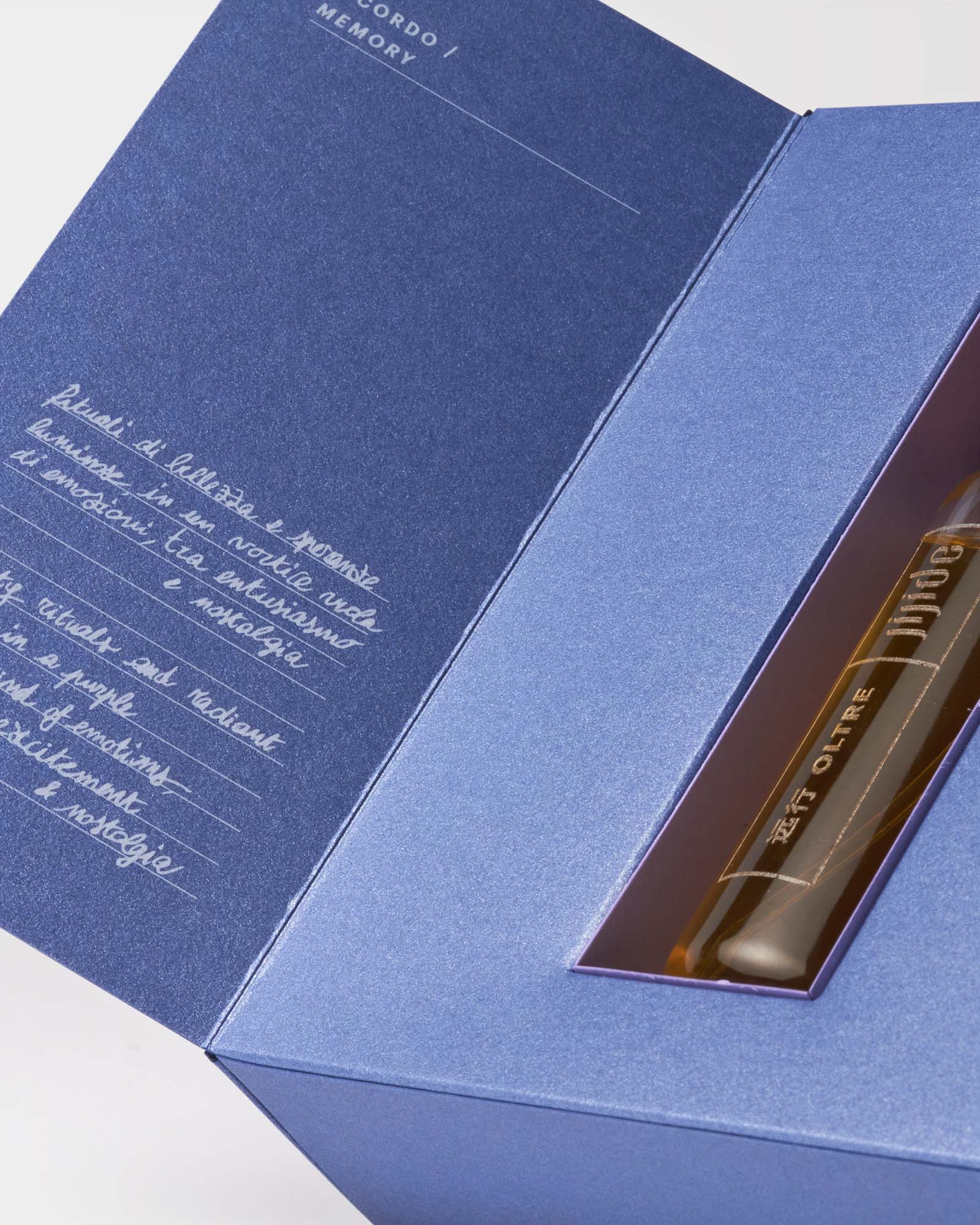 dettaglio packaging profumo oltre dialogo 3