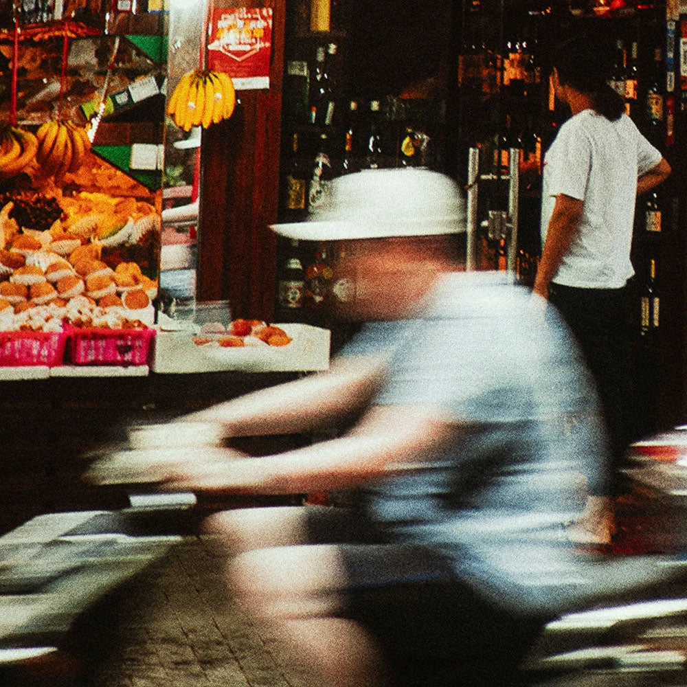 Il ritmo vibrante delle strade di Shanghai, avvolte dai mille profumi dello street food Cinese